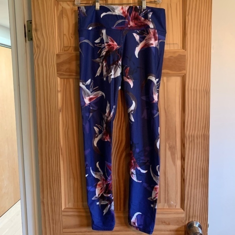 Fabletics Mid-Rise PureLuxe Legging Midnight Lily Print‎ Size Large
